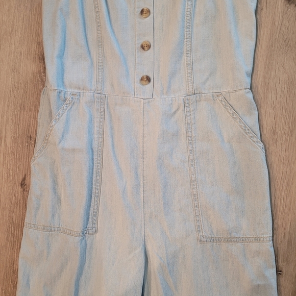 Old Navy Sleeveless Chambray Jumpsuit - Picture 4 of 6